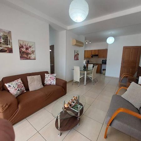 Sunny 2 Bedroom Larnaca Center المظهر الخارجي الصورة