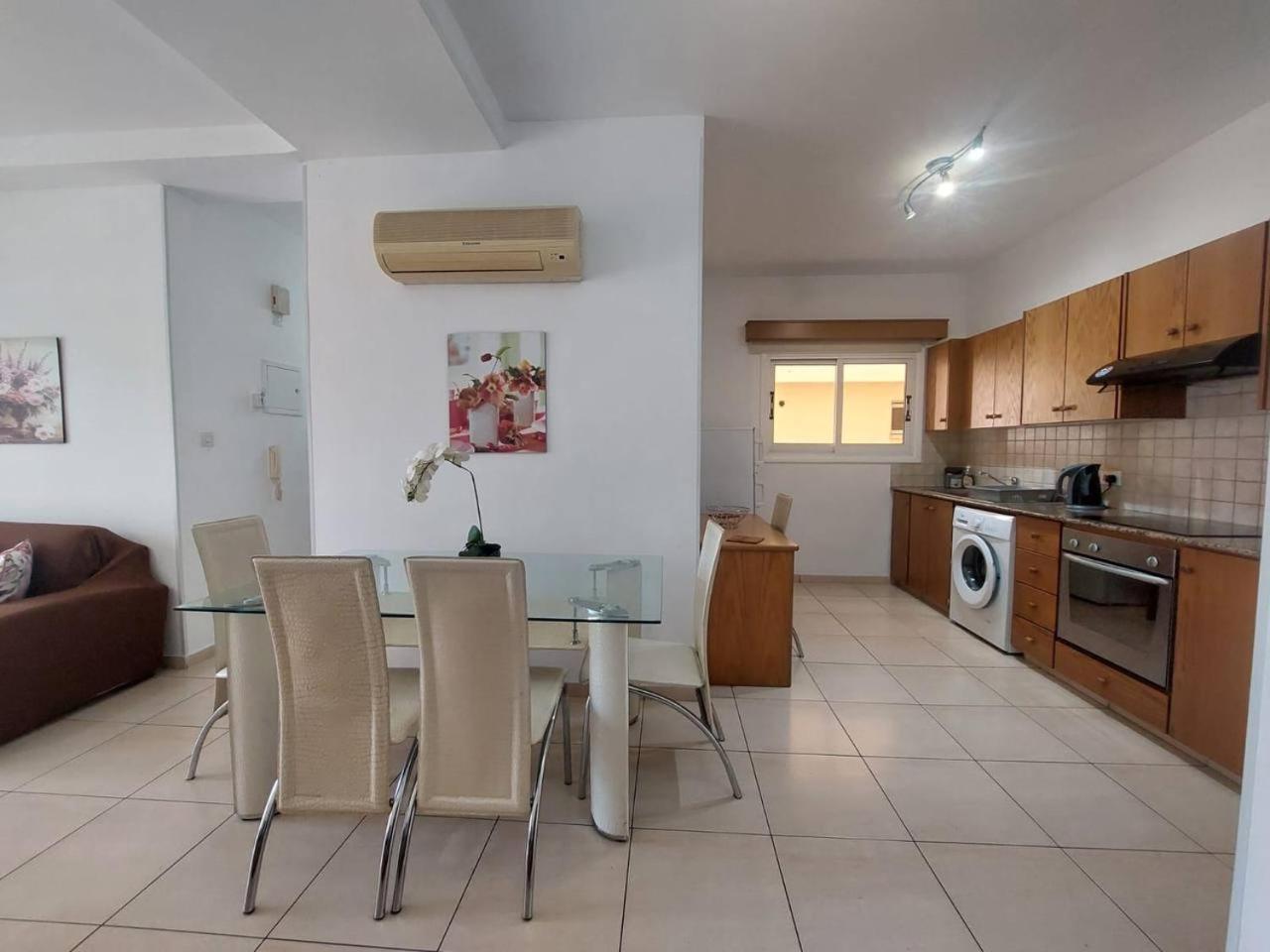 Sunny 2 Bedroom Larnaca Center المظهر الخارجي الصورة